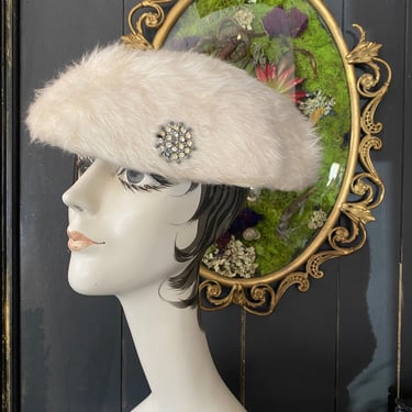 1950s saucer hat, fuzzy white faux fur, wide brim, vintage hat, winter, rhinestone, mrs maisel style, cartwheel, platter, rockabilly, formal 