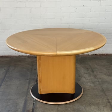 Skovby Round Expanding Dining table 
