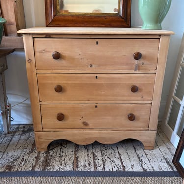 Cute Vintage Scrubbed Pine Dresser