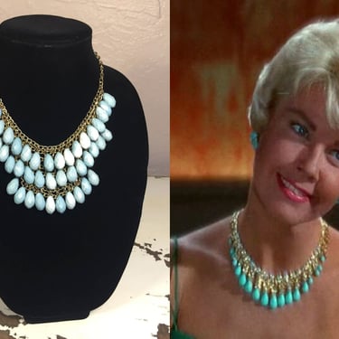 Now What Did He Say? - Vintage 1960s Aqua Blue Facet Cut Lucite Teardrop Bead 3 Dangle Choker Bib Necklace 