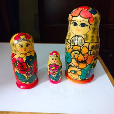 VINTAGE Russian Nesting Dolls 
