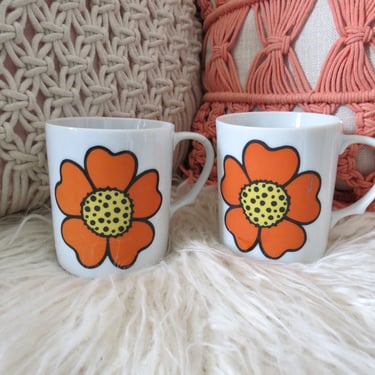 Retro Coffee Mug Set Mod 60s 70s Daisy Floral Cups 