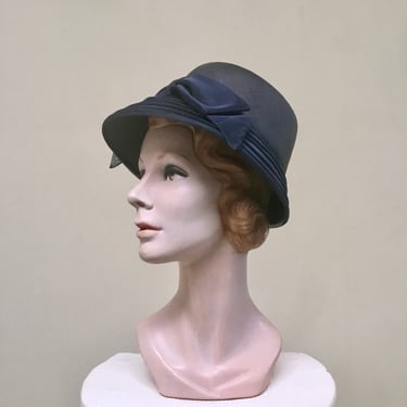 Vintage 1950s I. Magnin Navy Straw and Silk Fabric Bow Bucket Hat, Chic Blue High Fashion Flower Pot Hat, VFG 