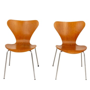 Arne Jacobsen x Fritz Hansen Series 7 Chairs, Pair