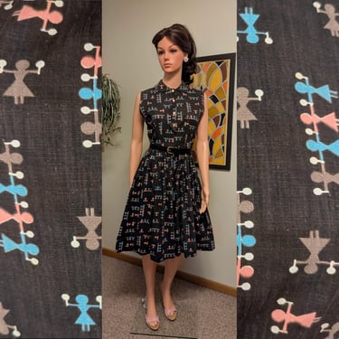 Vintage 1950s Novelty People Print Cotton Dress w/ Peter Pan Collar and Button Front Closures / 50s Fit and Flare Summer Sleeveless 