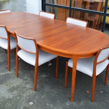 Hot Teak Oval 2 Leaf Dining Table w/ Curved Skirt &#038; Tapering Legs