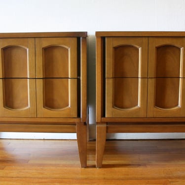 Mid Century Modern Pair of Side End Table Nightstands by Dixie