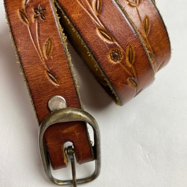 Vintage leather belt thin brown tooled floral wheat belt with brass buckle~ unisex androgynous gender neutral size 28”-32” waist 