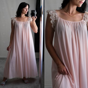 Vintage 70s LUCIE ANN Light Pink & Ivory Nightgown w/ Signature Patch Floral Lace Shoulders | Made in USA | 1970s Designer Romantic Nightie 