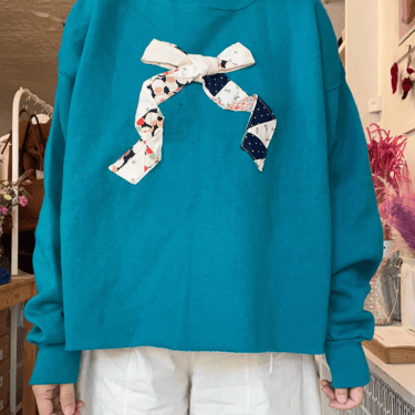 Quilt bow pullover, teal