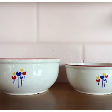 Vintage 1980s Riva Designs White Ceramic Mini Tulip Print Red Line Pair of Nesting Bowls Made in Japan 
