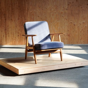 Hans Wegner Oak Cigar Lounge Chair by Getama 