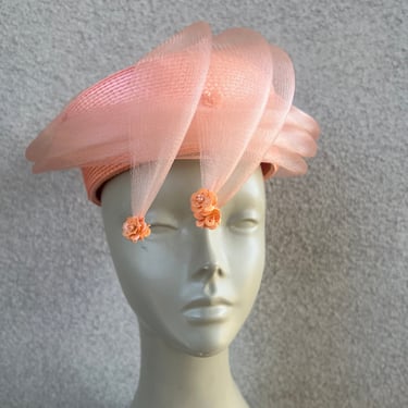 Vintage peach pillow hat netting floral Sz 21.5” 6 7/8 faux straw hat 