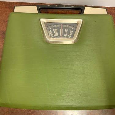 1960s Avocado Green Scale- Works! 