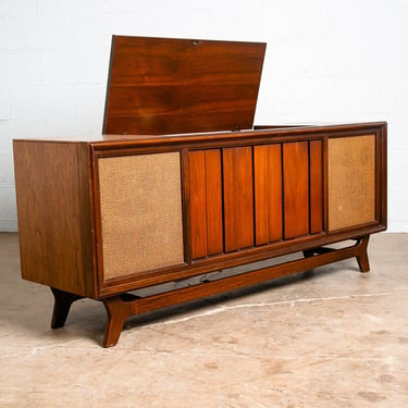 Mid Century Modern Stereo Console Credenza Sylvania RCA Radio Record Player 1971