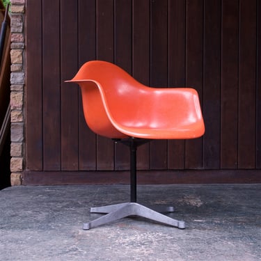 1960s Orange Herman Miller Swivel Armchair Fiberglass Shell Chair Charles + Ray Eames Vintage Mid-Century California Modern 