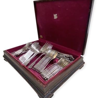 Set of 12 Wallace Grande Baroque Sterling Silver Flatware with Orignal Canteen 