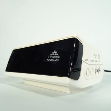 SANYODIGITAL　CLOCK　RADIO　新品未使用品　Vintage Vintage Sanyo 1984 Digital Alarm Clock Radio AM-FM Tuner Red