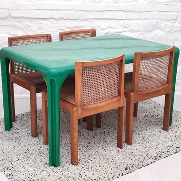 Stadio 120 Fiberglass Dining Table in Green by Vico Magistretti for Artemide | Italian Space Age | 1970s 