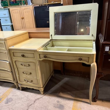 RWAY Vintage French Provincial Style Vanity with Flip-Top Mirror