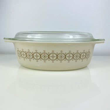 Vintage 1960s Pyrex Olive Medallion Casserole Dish w/Lid, 2 1/2 Quart Pyrex Vintage Promotional Gold Pattern Beige Dish, Large Casserole 