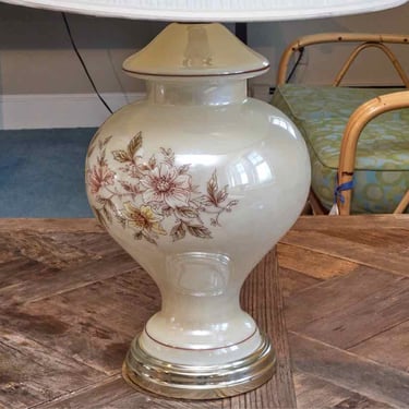 Opaque Glass Urn Shape Table Lamp
