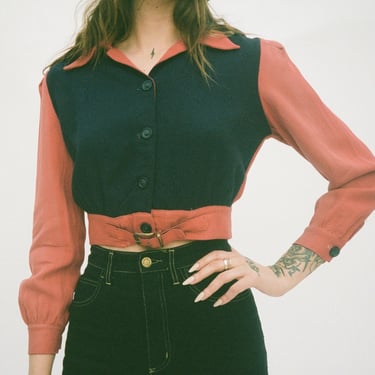 Vintage 1970s 70s Faded Red & Navy Cropped Button Up Long Sleeve Blouse w/ Belt Closure // Country Western 