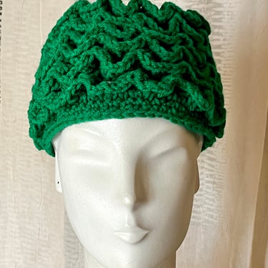 Fun Mod Winter Hat, Chunky Knit, Handmade, Wavy Pattern, Vintage 60s 70s 