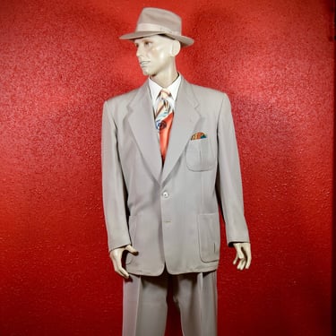 Late 1940s / Early 1950s Light Gray Gabardine  Bold Look Sport Suit. 