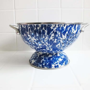 Vintage Blue Splatter Enamel Colander  - Marble Swirl Metal Kitchen Pasta Strainer Fruit Bowl -  Shabby Chic Farmhouse Kitchen 