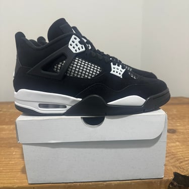 Air Jordan 4 “White Thunder” (Sz10)