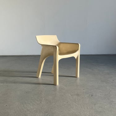 White 'Gaudi' Chair by Vico Magistretti for Artemide, Vintage Collectible Early Model, 1970s Space Age Era 