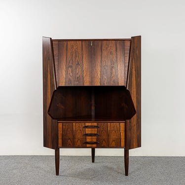 Danish Rosewood Corner Cabinet by Ib Kofod Larsen - (321-319) 