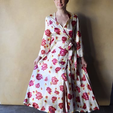 Vintage 1940s rose print satin dressing gown . size medium 