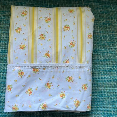 vintage floral bed sheet 1970s spring maid yellow lace shabby cottage king flat 