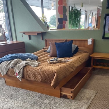 Full Bed with Storage<br />MCM<br />Teak Wood<br />W 60 x D 80<br />Headboard Height 33.25
