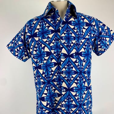 1960's Hawaiian Surf Shirt - All Cotton - Vivid Blue & White Pattern -  2 Patch Pockets - Side Vents - Men's Size Medium 