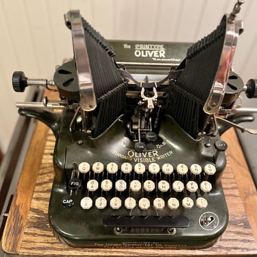 1913 Oliver No 5 Typewriter, 1 Family Since New, Case, Toolkit, Owner's Manual, Stand, Prof. Serviced.  Seattle PICKUP or U-Ship ONLY 