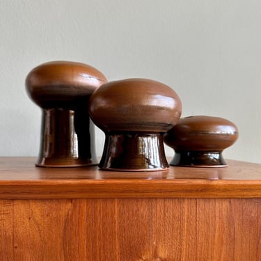 1960s Robert Maxwell–attributed mushroom vase set / three MCM sculptural organic ceramic vessels by California master potter 