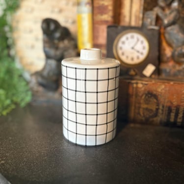 Plaid white vase, neutral home decor, grandmillennials, old new decor, Parisian decor, bookshelf vase, beige shelf decor, natural pottery 