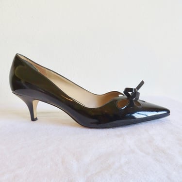 Size 8.5 1960's Style Black Patent Leather Kitten Heel Pumps Pointy Toes Bow Trim Cutouts 2" Heels Mod Style Sabrina 60's Heels Joan & David 