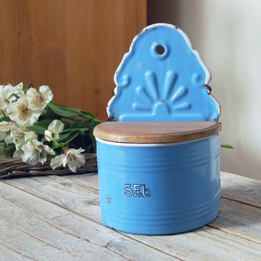 Vintage blue enamelware salt box / blue enamel salt box / French enamel salt cellar / antique salt holder / rustic farmhouse kitchen decor 