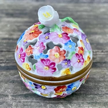 Herend Hungary Porcelain Round Box - Openwork China with Pastel Floral Design & 24K Gold Accents - Collectible Keepsake Gift 