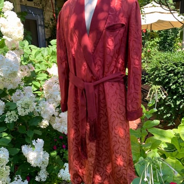 1940'S LOUNGE ROBE - Art Deco Swirl Pattern - Rusty Red Rayon Jacquard - Fully Lined - Long Fringed Sash - Men's Size  Large 