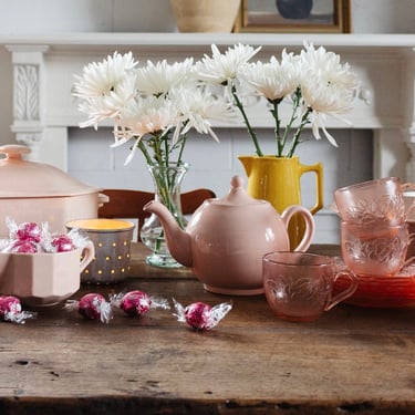 rare 1930s French Sarreguemines blush pink ironstone tea pot