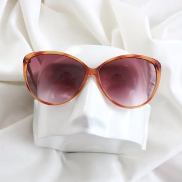 imperfect cat sunglasses - see details - vintage womens 1970s womens butterfly boho hippie sunnies frames 