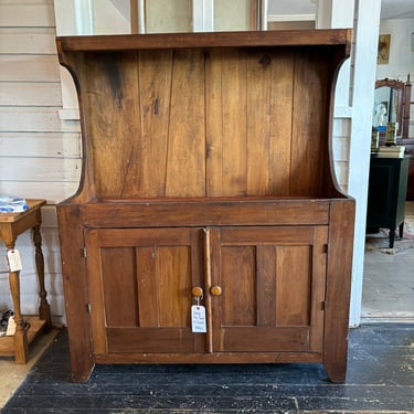 Early Dry Sink With Hutch