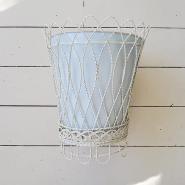 Toleware White Wire Planter Basket with Removable Insert – Cottage Garden Style 