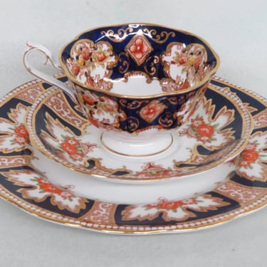 Royal Albert England Bone China Heirloom Tea Cup Saucer Dessert Plate Set 3480B