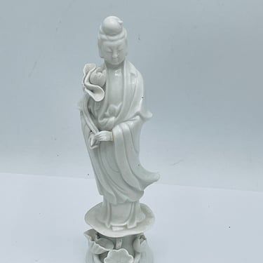 Vintage Blanc de Chine Guan Yin Quan Yin Figurine On Lotus Pad 7.5" Tall Chip Free- White Porcelain with removable hand 